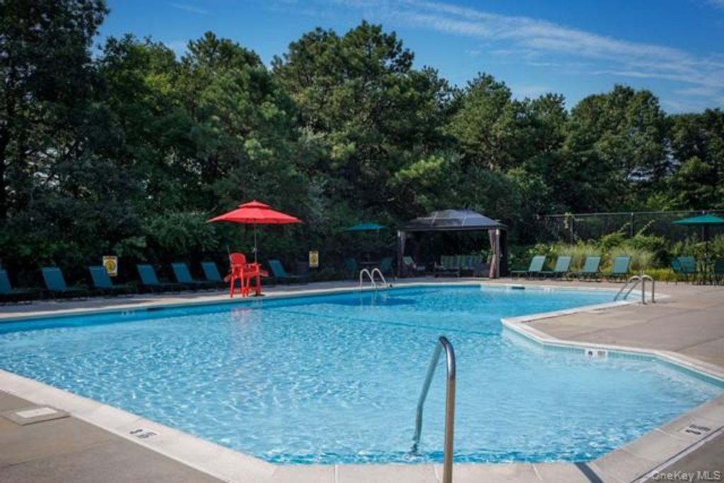 1000 Saddle Rock Road 2506, Holbrook, NY 11741