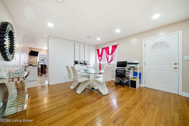 5135 Maryview Dr, Louisville, KY 40216