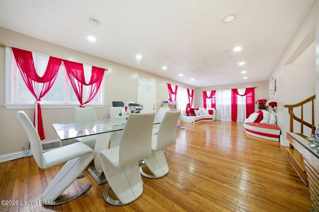 5135 Maryview Dr, Louisville, KY 40216