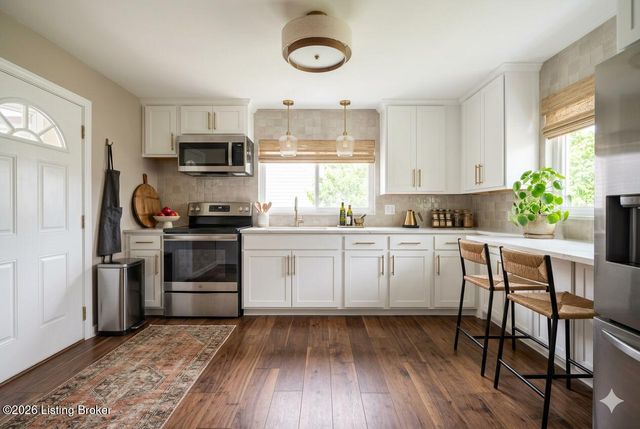 5135 Maryview Dr, Louisville, KY 40216