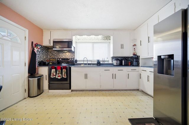 5135 Maryview Dr, Louisville, KY 40216