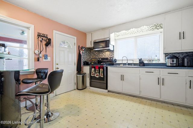 5135 Maryview Dr, Louisville, KY 40216