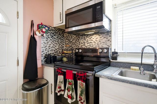 5135 Maryview Dr, Louisville, KY 40216