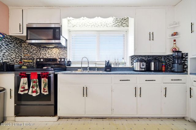 5135 Maryview Dr, Louisville, KY 40216