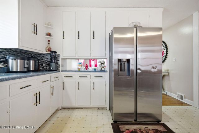 5135 Maryview Dr, Louisville, KY 40216