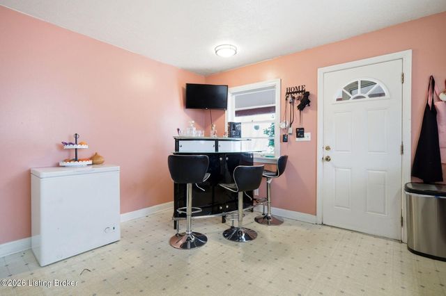 5135 Maryview Dr, Louisville, KY 40216