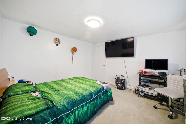 5135 Maryview Dr, Louisville, KY 40216