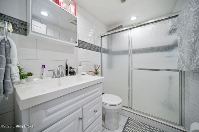 5135 Maryview Dr, Louisville, KY 40216