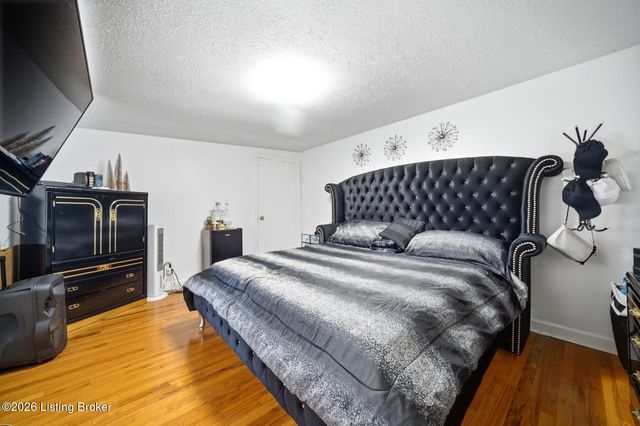 5135 Maryview Dr, Louisville, KY 40216