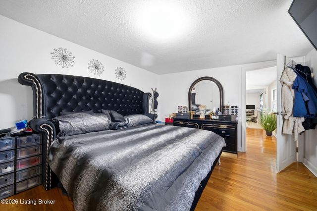 5135 Maryview Dr, Louisville, KY 40216