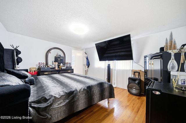 5135 Maryview Dr, Louisville, KY 40216