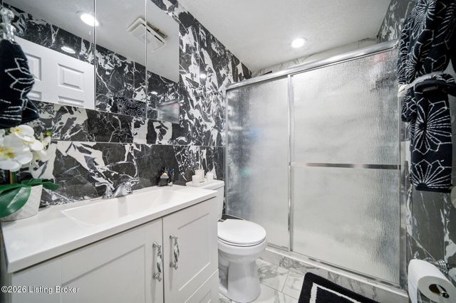 5135 Maryview Dr, Louisville, KY 40216