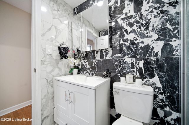 5135 Maryview Dr, Louisville, KY 40216