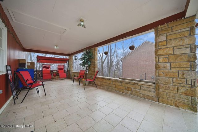 5135 Maryview Dr, Louisville, KY 40216