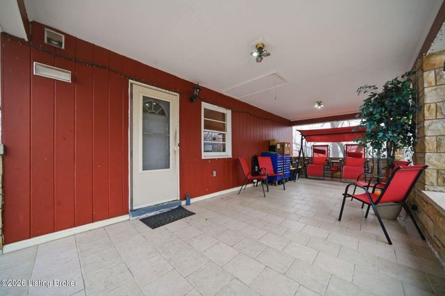 5135 Maryview Dr, Louisville, KY 40216