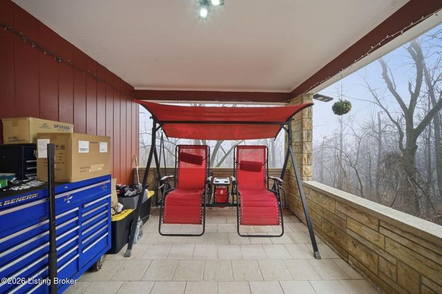 5135 Maryview Dr, Louisville, KY 40216