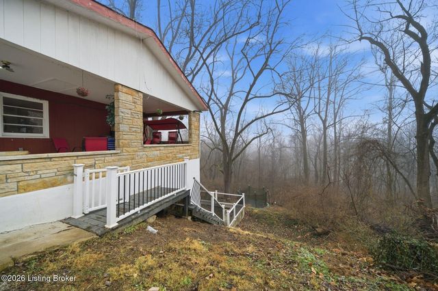 5135 Maryview Dr, Louisville, KY 40216