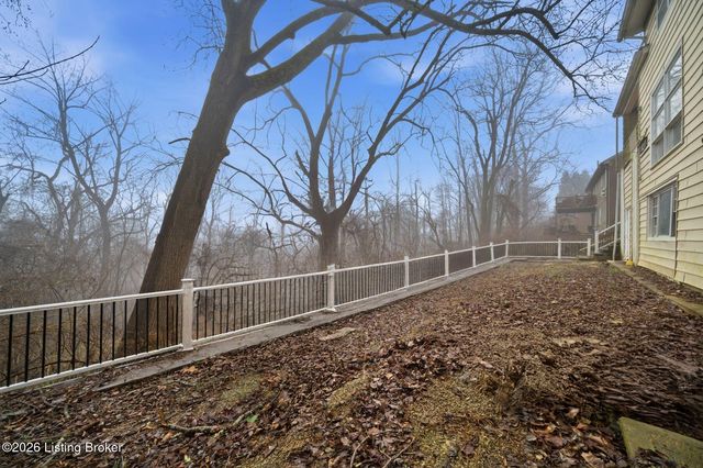 5135 Maryview Dr, Louisville, KY 40216