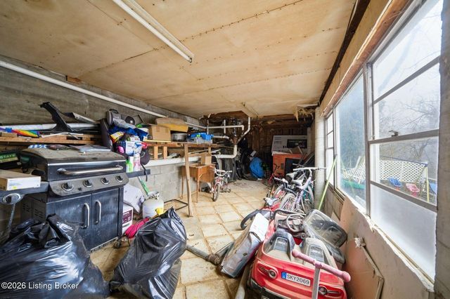 5135 Maryview Dr, Louisville, KY 40216