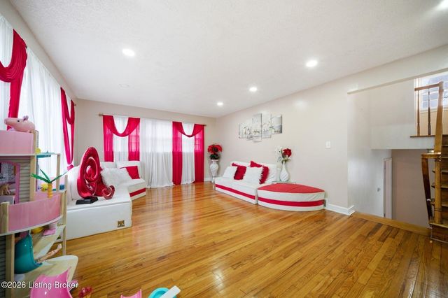 5135 Maryview Dr, Louisville, KY 40216