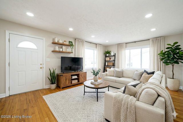 5135 Maryview Dr, Louisville, KY 40216