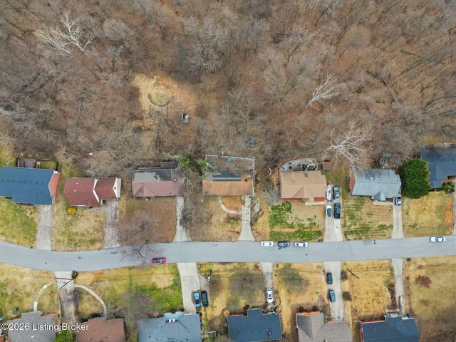 5135 Maryview Dr, Louisville, KY 40216