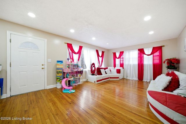 5135 Maryview Dr, Louisville, KY 40216