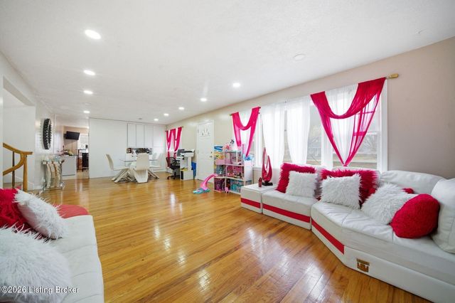 5135 Maryview Dr, Louisville, KY 40216