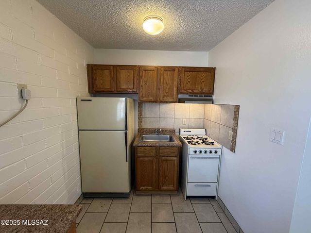 5433 E 30th St Apt D, Tucson, AZ 85711