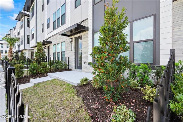 1928 PRUDENTIAL Drive, Jacksonville, FL 32207