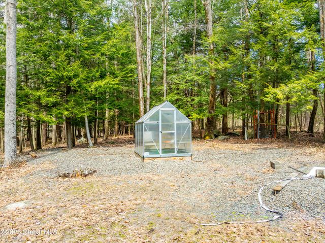 77 Davitt Lake Road, Poestenkill, NY 12018