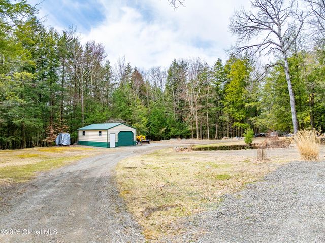 77 Davitt Lake Road, Poestenkill, NY 12018