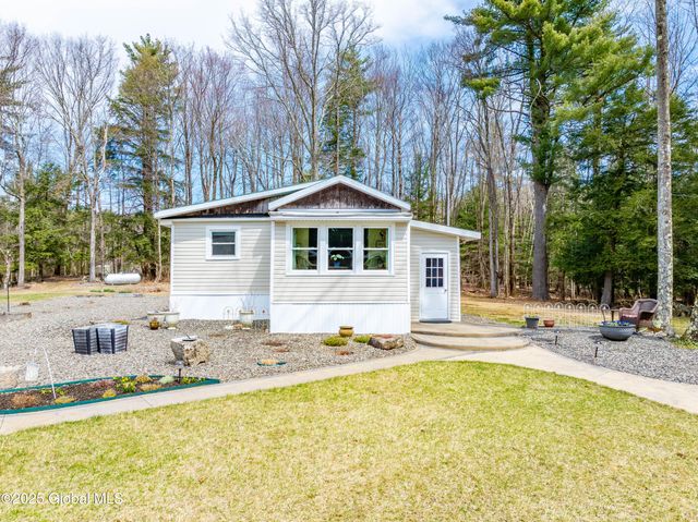 77 Davitt Lake Road, Poestenkill, NY 12018
