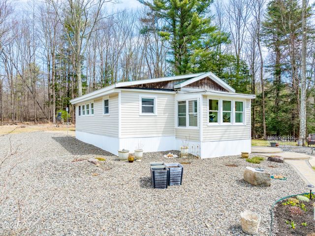 77 Davitt Lake Road, Poestenkill, NY 12018