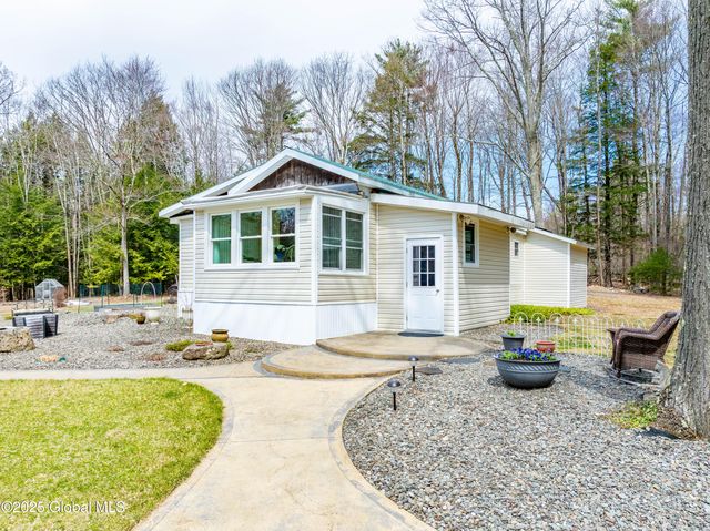 77 Davitt Lake Road, Poestenkill, NY 12018