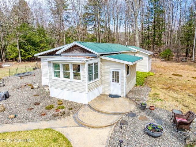 77 Davitt Lake Road, Poestenkill, NY 12018