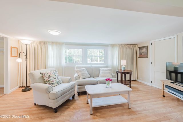 77 Davitt Lake Road, Poestenkill, NY 12018