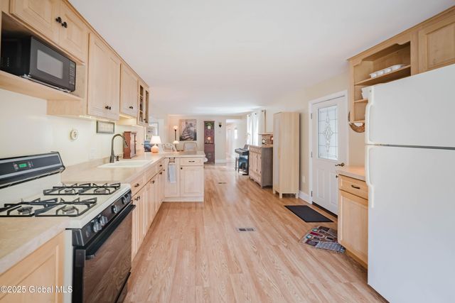 77 Davitt Lake Road, Poestenkill, NY 12018