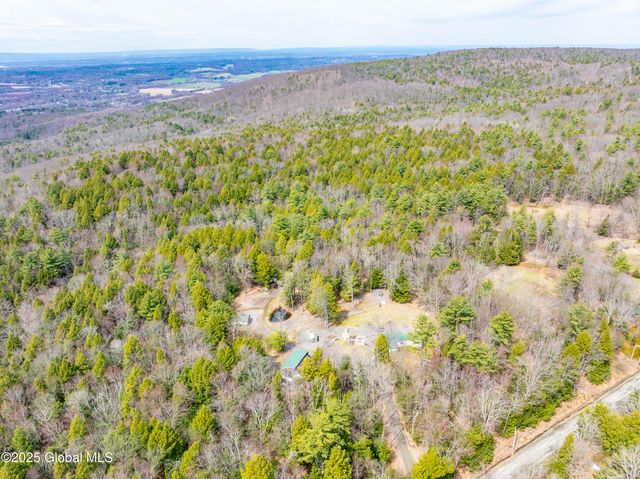 77 Davitt Lake Road, Poestenkill, NY 12018