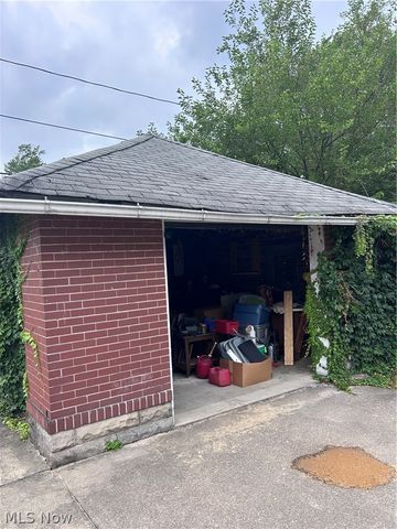 170 Woodbine Avenue SE, Warren, OH 44483