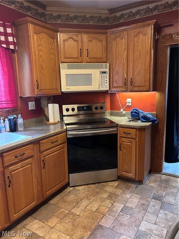 170 Woodbine Avenue SE, Warren, OH 44483