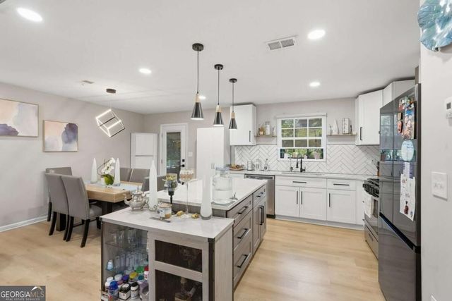 3316 Alcazar Drive SW, Lilburn, GA 30047