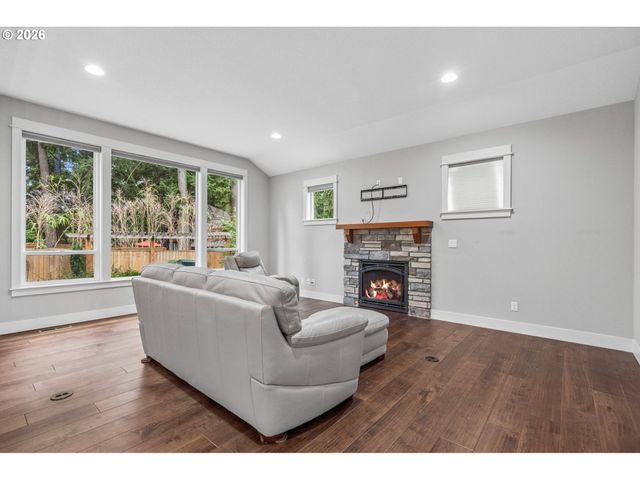 14330 Se CHRISTENSON Ct, Clackamas, OR 97015