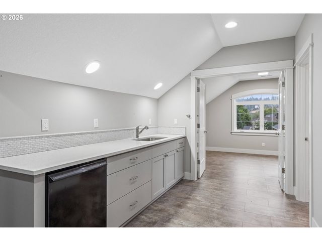 14330 Se CHRISTENSON Ct, Clackamas, OR 97015