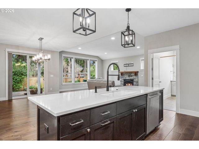14330 Se CHRISTENSON Ct, Clackamas, OR 97015