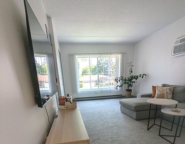 21W185 Tee Lane B, Itasca, IL 60143