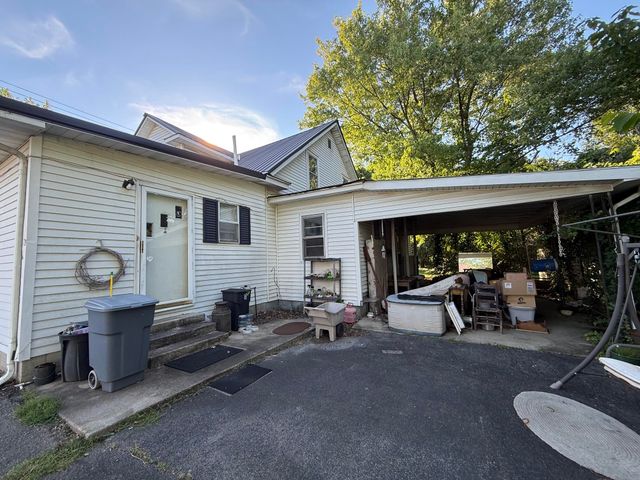 1046 Lakeway Drive, Russell Springs, KY 42642