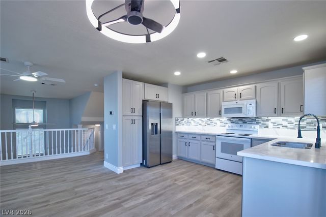 8401 Tiger Woods Avenue, Las Vegas, NV 89128
