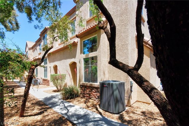 8401 Tiger Woods Avenue, Las Vegas, NV 89128