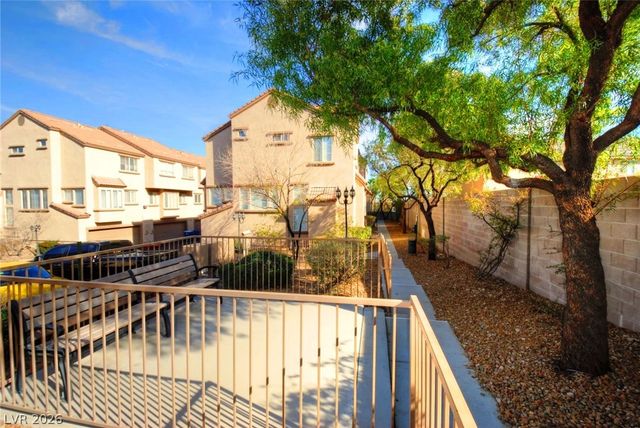 8401 Tiger Woods Avenue, Las Vegas, NV 89128